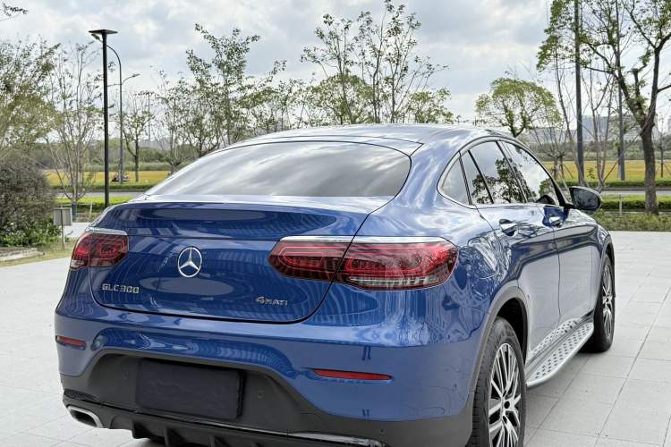 Used Mercedes-Benz GLC Coupe 2023 GLC 300 4MATIC Coupe SUV Exterior 8