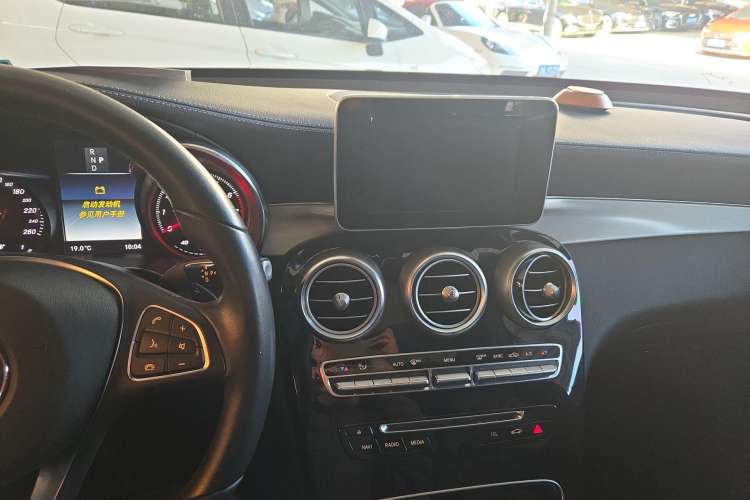 Used Mercedes-Benz GLC Coupe 2017 GLC 200 4MATIC Coupe SUV Interior 3