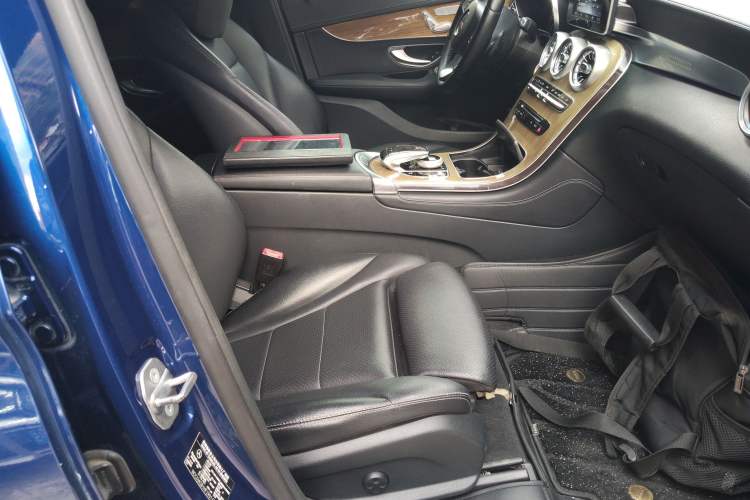 Used Mercedes-Benz GLC Coupe 2017 GLC 260 4MATIC Coupe SUV Right Front Seat
