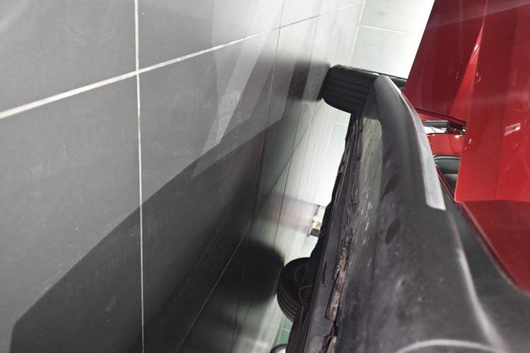 Used Mercedes-Benz GLC Coupe 2021 GLC 300 4MATIC Coupe SUV Right Side Sill