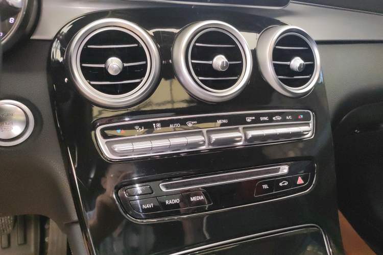 Used Mercedes-Benz GLC Coupe 2017 GLC 200 4MATIC Coupe SUV Audio And AC Panel