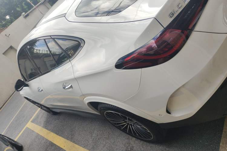 Used Mercedes-Benz GLC Coupe 2024 GLC 300 4MATIC Coupe SUV Left Side
