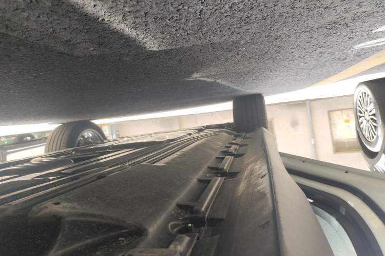 Used Mercedes-Benz GLC Coupe 2024 GLC 300 4MATIC Coupe SUV Left Side Sill