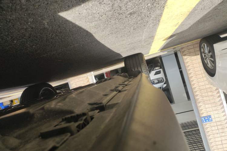 Used Mercedes-Benz GLC Coupe 2024 GLC 300 4MATIC Coupe SUV Right Side Sill