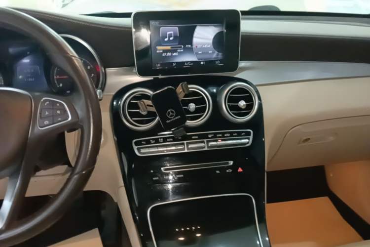 Used Mercedes-Benz GLC Coupe 2017 GLC 200 4MATIC Coupe SUV Audio And AC Panel