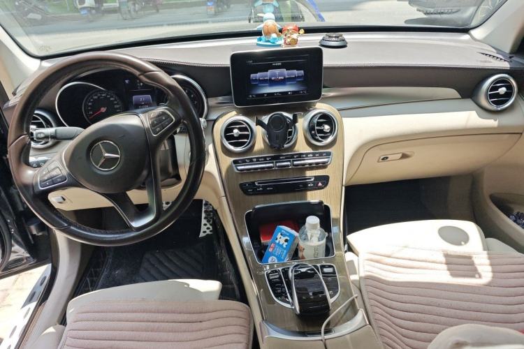 Used Mercedes-Benz GLC Coupe 2017 GLC 260 4MATIC Coupe SUV Center Console