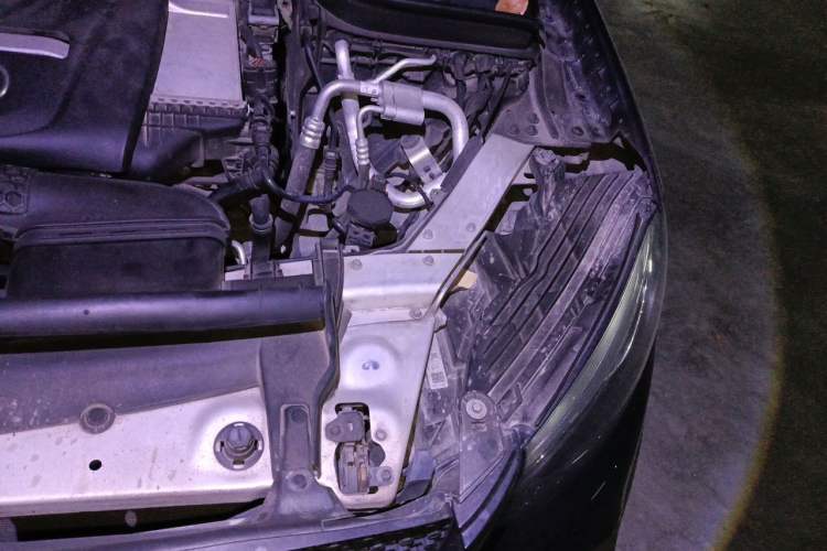 Used Mercedes-Benz GLC Coupe 2017 GLC 200 4MATIC Coupe SUV Engine Bay Left