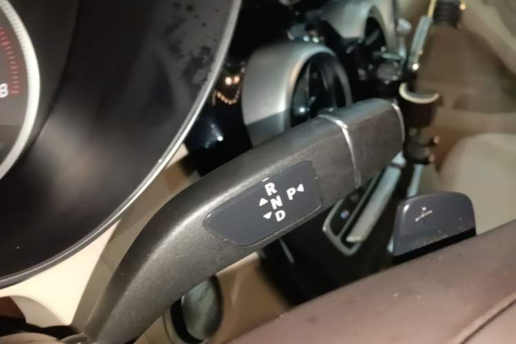 Used Mercedes-Benz GLC Coupe 2017 GLC 200 4MATIC Coupe SUV Gear Lever