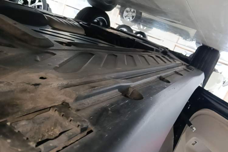 Used Mercedes-Benz GLC Coupe 2017 GLC 200 4MATIC Coupe SUV Left Side Sill
