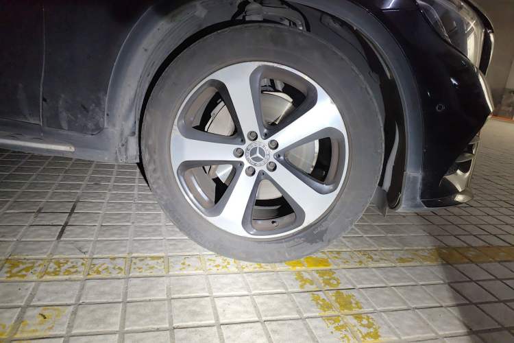 Used Mercedes-Benz GLC Coupe 2017 GLC 200 4MATIC Coupe SUV Right Front Wheel Hub