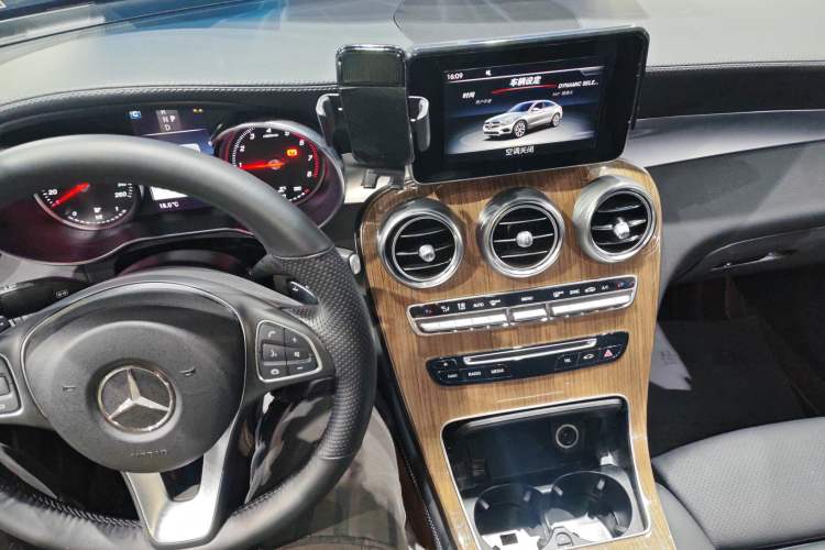 Used Mercedes-Benz GLC Coupe 2017 GLC 260 4MATIC Coupe SUV Audio And AC Panel