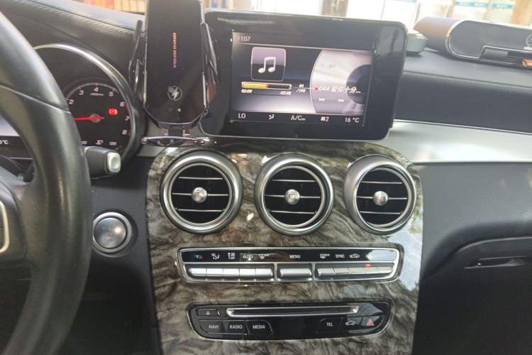 Used Mercedes-Benz GLC Coupe 2017 GLC 200 4MATIC Coupe SUV Audio And AC Panel
