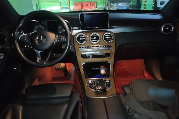 Used Mercedes-Benz GLC Coupe 2017 GLC 260 4MATIC Coupe SUV Center Console