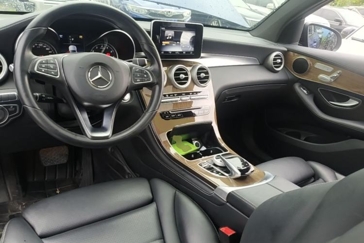 Used Mercedes-Benz GLC Coupe 2017 GLC 260 4MATIC Coupe SUV Center Console