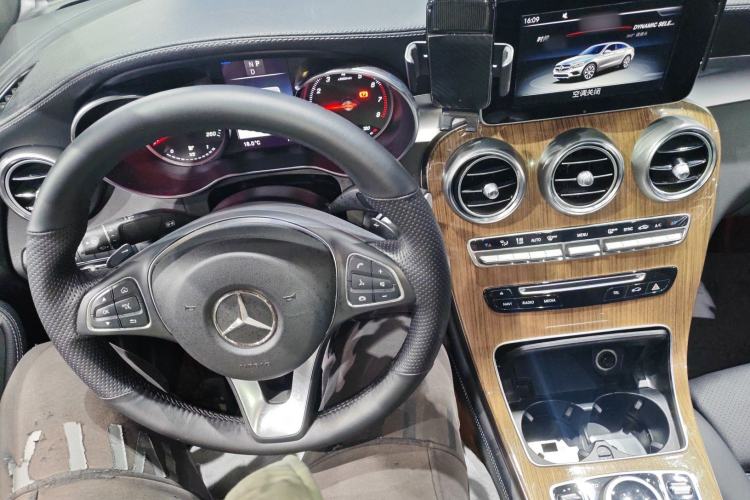 Used Mercedes-Benz GLC Coupe 2017 GLC 260 4MATIC Coupe SUV Center Console