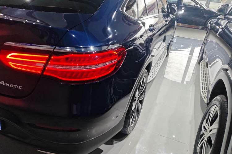 Used Mercedes-Benz GLC Coupe 2017 GLC 260 4MATIC Coupe SUV Exterior 3