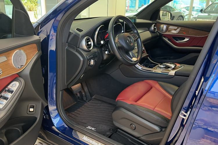 Used Mercedes-Benz GLC Coupe 2017 GLC 260 4MATIC Coupe SUV Interior 2