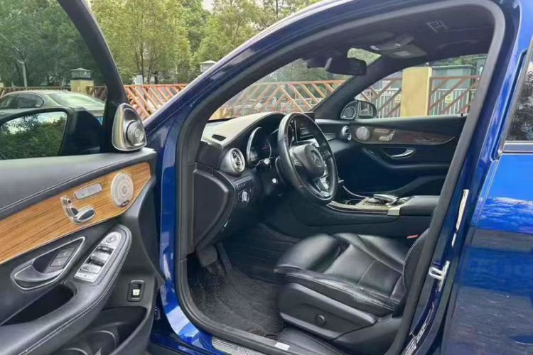 Used Mercedes-Benz GLC Coupe 2017 GLC 260 4MATIC Coupe SUV Interior 3
