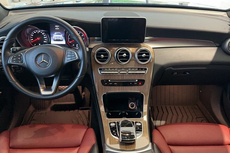 Used Mercedes-Benz GLC Coupe 2017 GLC 260 4MATIC Coupe SUV Interior 3