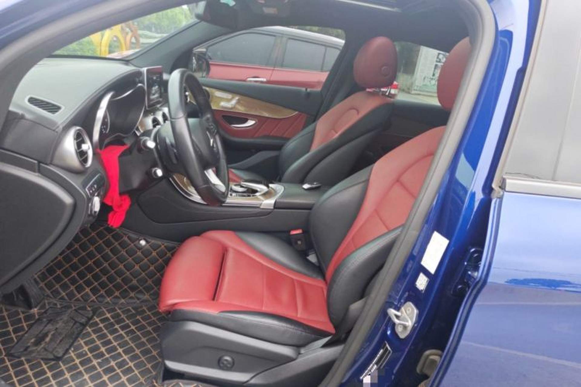 Used Mercedes-Benz GLC Coupe 2017 GLC 260 4MATIC Coupe SUV Left Front Seat
