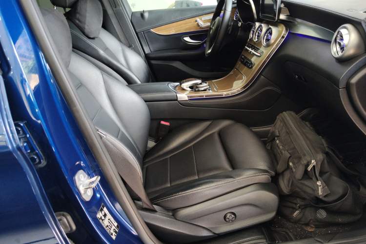 Used Mercedes-Benz GLC Coupe 2017 GLC 260 4MATIC Coupe SUV Right Front Seat