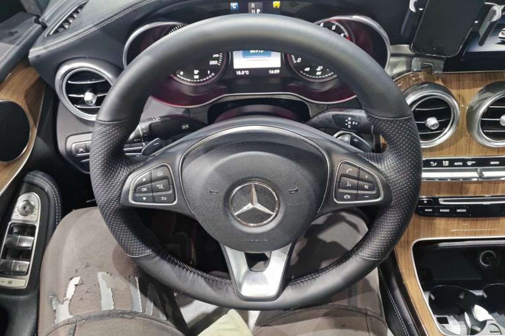 Used Mercedes-Benz GLC Coupe 2017 GLC 260 4MATIC Coupe SUV Steering Wheel