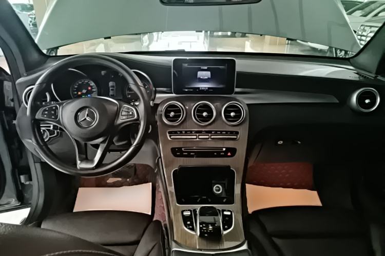 Used Mercedes-Benz GLC Coupe 2017 GLC 260 4MATIC Coupe SUV Center Console