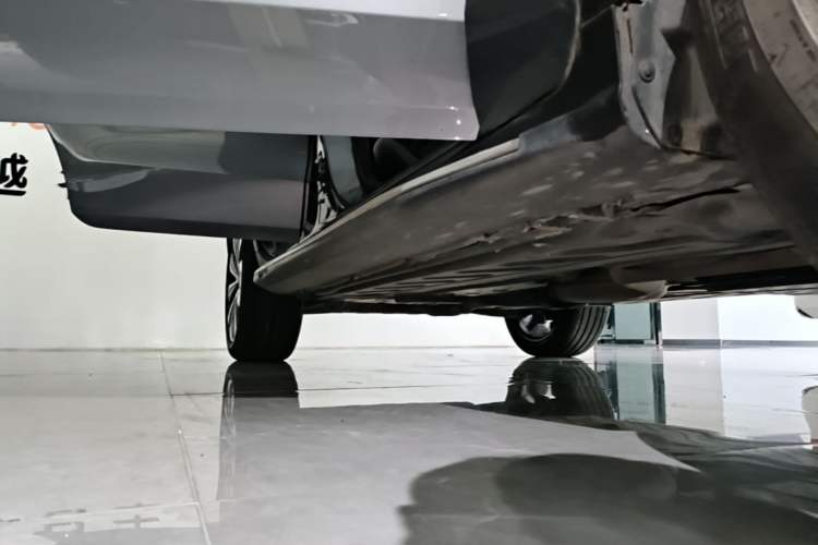 Used Mercedes-Benz GLC Coupe 2017 GLC 260 4MATIC Coupe SUV Right Side Sill