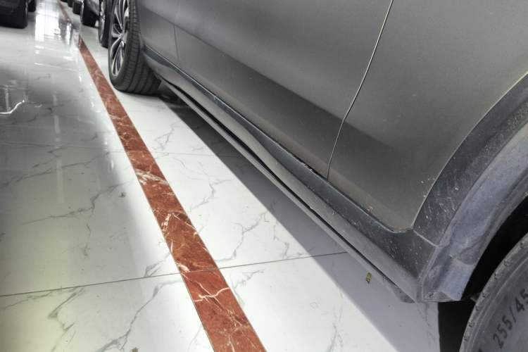 Used Mercedes-Benz GLC Coupe 2017 GLC 260 4MATIC Coupe SUV Right Side Sill