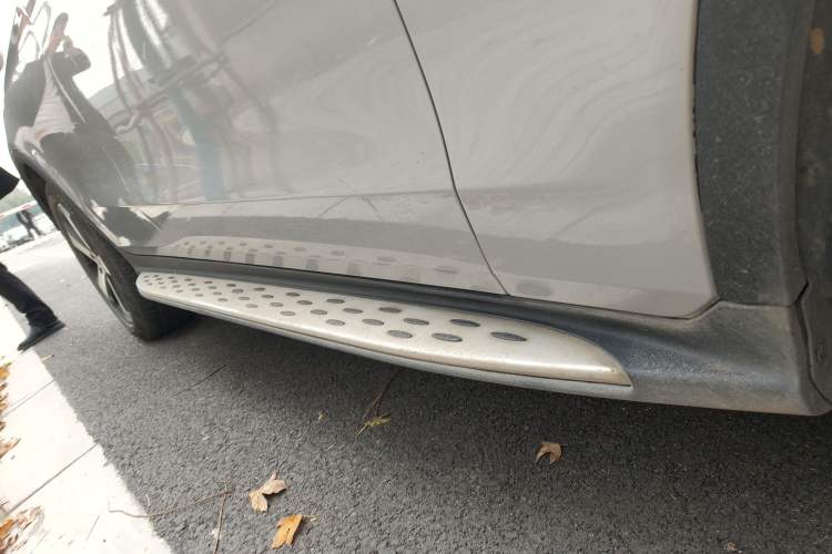 Used Mercedes-Benz GLC Coupe 2017 GLC 200 4MATIC Coupe SUV Right Side Sill