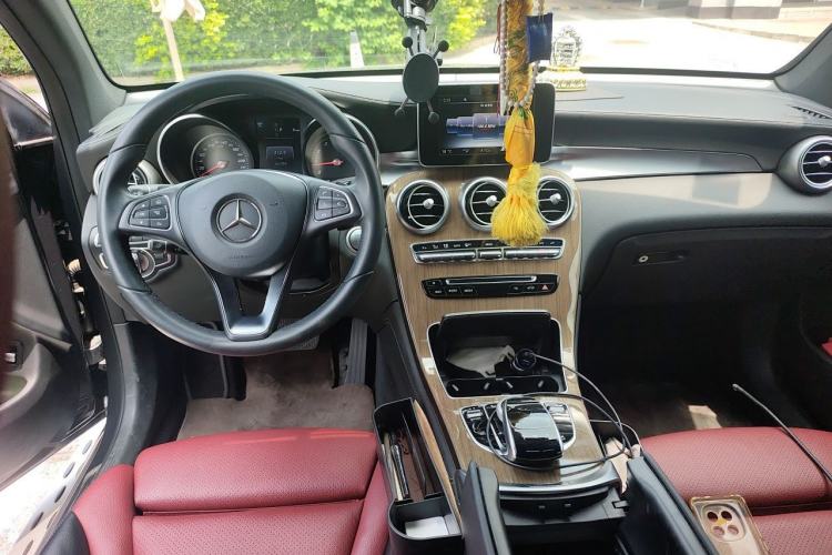 Used Mercedes-Benz GLC Coupe 2017 GLC 260 4MATIC Coupe SUV Center Console