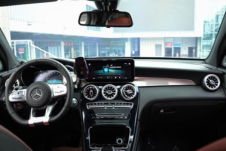 Used Mercedes-Benz GLC Coupe 2017 GLC 200 4MATIC Coupe SUV Interior 3