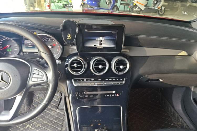 Used Mercedes-Benz GLC Coupe 2017 GLC 200 4MATIC Coupe SUV Audio And AC Panel