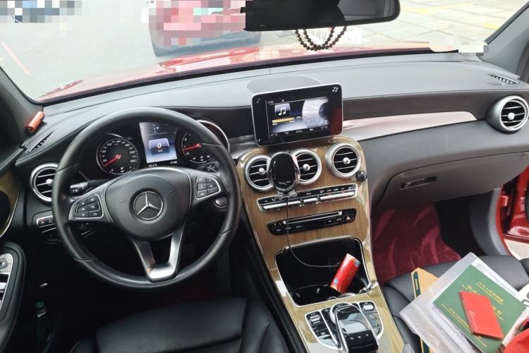 Used Mercedes-Benz GLC Coupe 2017 GLC 260 4MATIC Coupe SUV Center Console