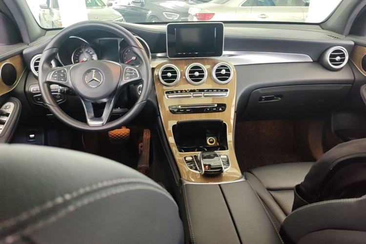 Used Mercedes-Benz GLC Coupe 2017 GLC 260 4MATIC Coupe SUV Center Console