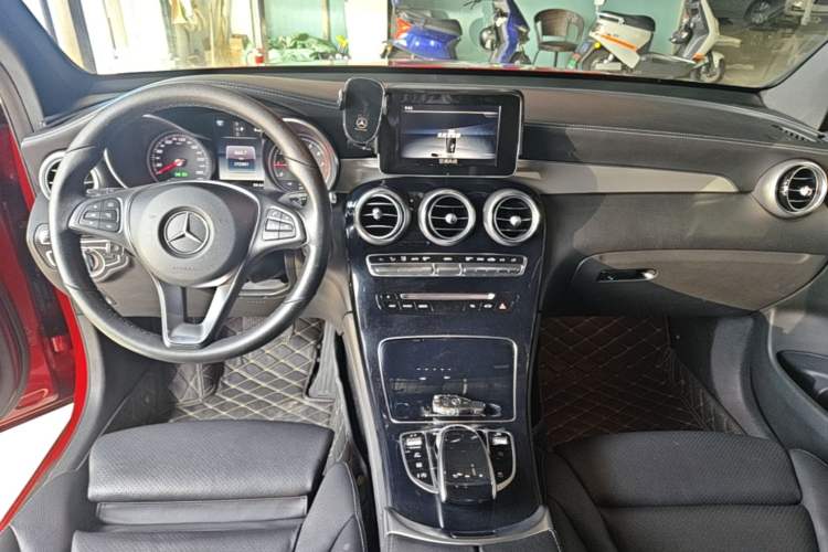 Used Mercedes-Benz GLC Coupe 2017 GLC 200 4MATIC Coupe SUV Center Console