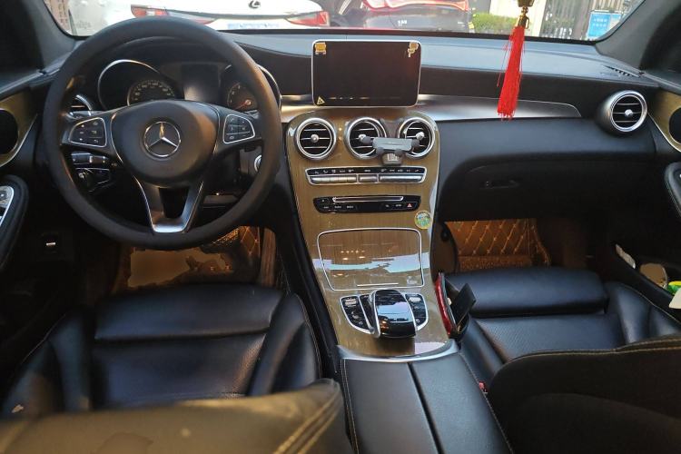 Used Mercedes-Benz GLC Coupe 2017 GLC 260 4MATIC Coupe SUV Center Console