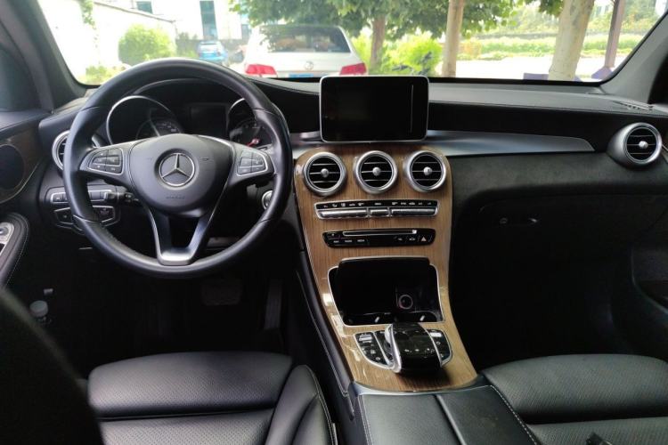 Used Mercedes-Benz GLC Coupe 2017 GLC 260 4MATIC Coupe SUV Center Console