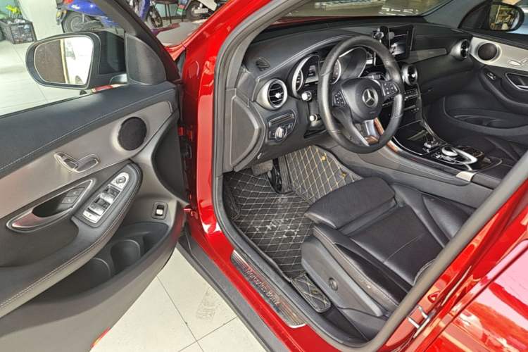 Used Mercedes-Benz GLC Coupe 2017 GLC 200 4MATIC Coupe SUV Driver Seat