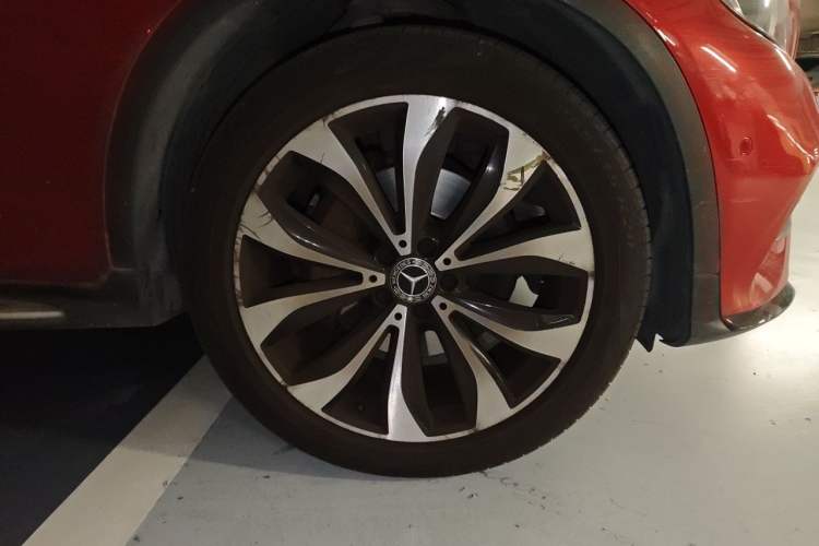 Used Mercedes-Benz GLC Coupe 2017 GLC 260 4MATIC Coupe SUV Right Front Wheel Hub