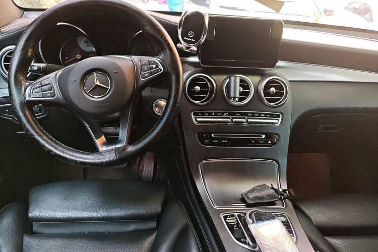 Used Mercedes-Benz GLC Coupe 2017 GLC 200 4MATIC Coupe SUV Center Console