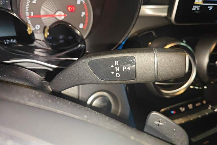 Used Mercedes-Benz GLC Coupe 2017 GLC 200 4MATIC Coupe SUV Gear Lever