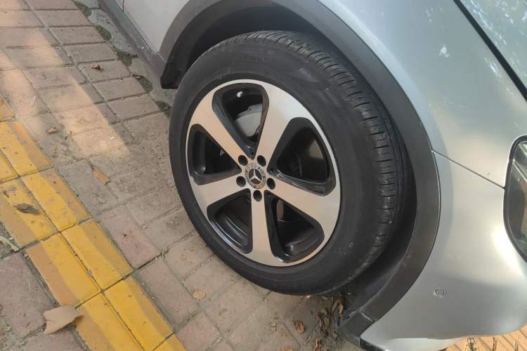 Used Mercedes-Benz GLC Coupe 2017 GLC 200 4MATIC Coupe SUV Right Front Wheel Hub