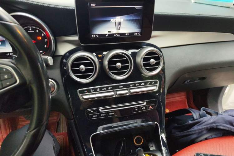 Used Mercedes-Benz GLC Coupe 2017 GLC 200 4MATIC Coupe SUV Audio And AC Panel