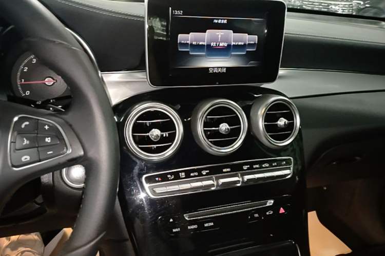 Used Mercedes-Benz GLC Coupe 2017 GLC 200 4MATIC Coupe SUV Audio And AC Panel