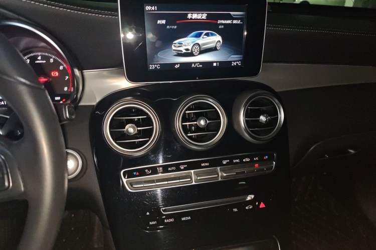 Used Mercedes-Benz GLC Coupe 2017 GLC 200 4MATIC Coupe SUV Audio And AC Panel