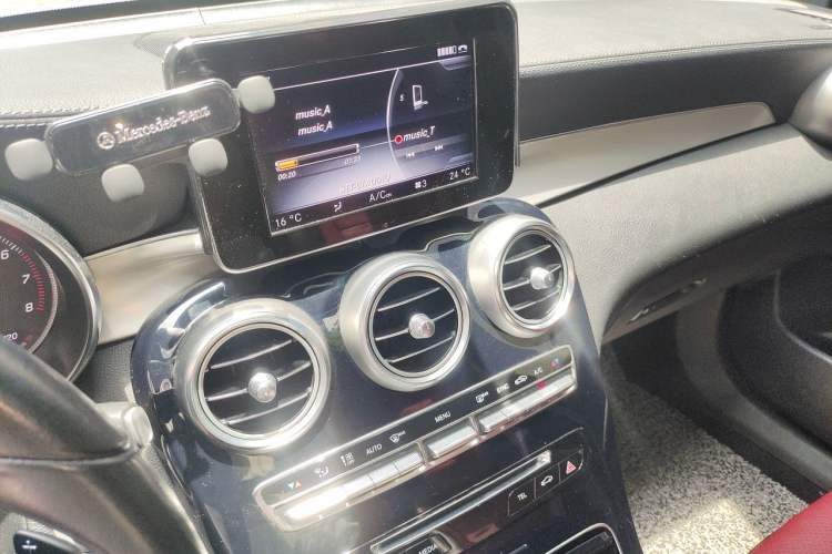 Used Mercedes-Benz GLC Coupe 2017 GLC 200 4MATIC Coupe SUV Audio And AC Panel