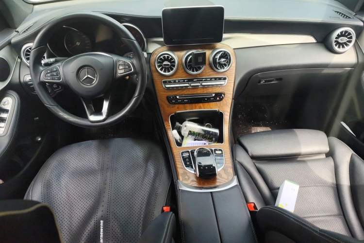 Used Mercedes-Benz GLC Coupe 2017 GLC 200 4MATIC Coupe SUV Center Console
