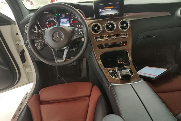Used Mercedes-Benz GLC Coupe 2017 GLC 260 4MATIC Coupe SUV Center Console