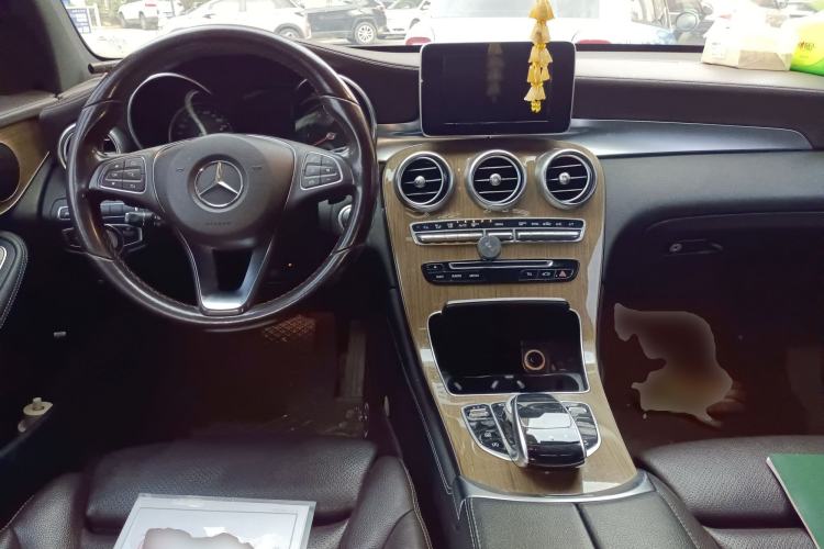 Used Mercedes-Benz GLC Coupe 2017 GLC 260 4MATIC Coupe SUV Center Console